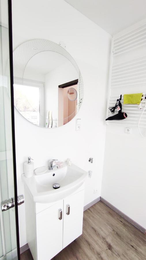 Ranch 66 - Moderni Tiny House Black Swallow Ve Stylu Route 66 Se Saunou A Bazenem Tršice Extérieur photo