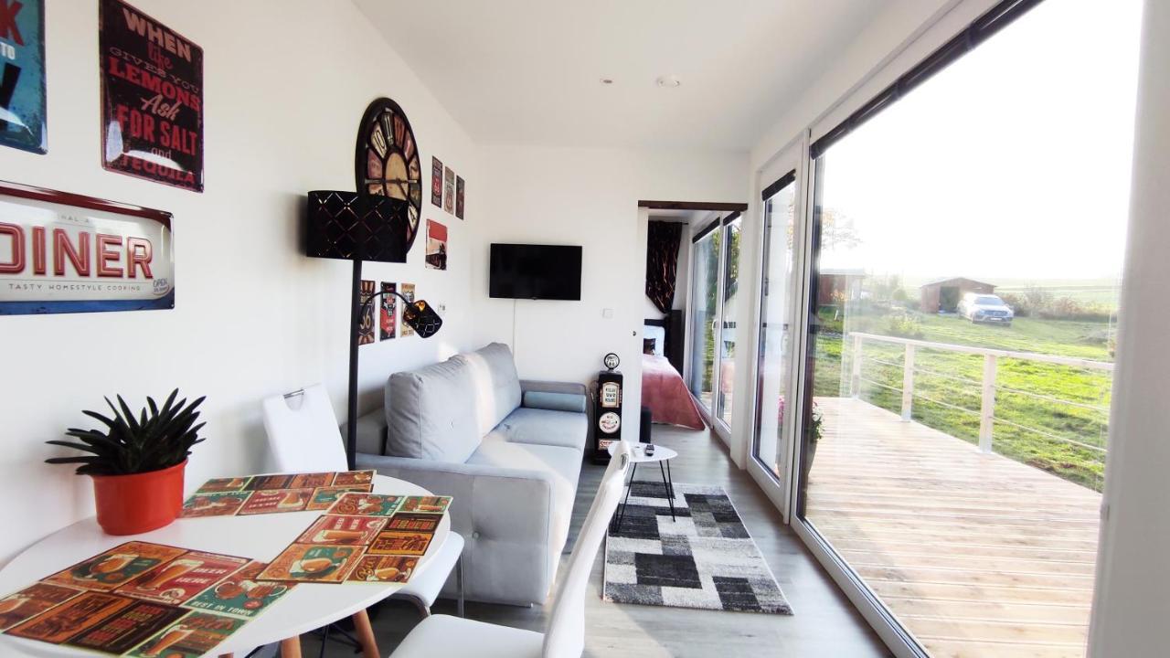 Ranch 66 - Moderni Tiny House Black Swallow Ve Stylu Route 66 Se Saunou A Bazenem Tršice Extérieur photo