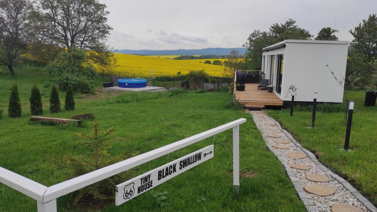 Ranch 66 - Moderni Tiny House Black Swallow Ve Stylu Route 66 Se Saunou A Bazenem Tršice Extérieur photo