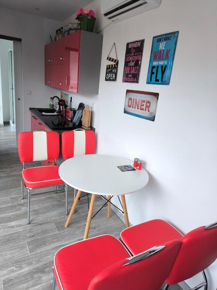 Ranch 66 - Moderni Tiny House Black Swallow Ve Stylu Route 66 Se Saunou A Bazenem Tršice Extérieur photo