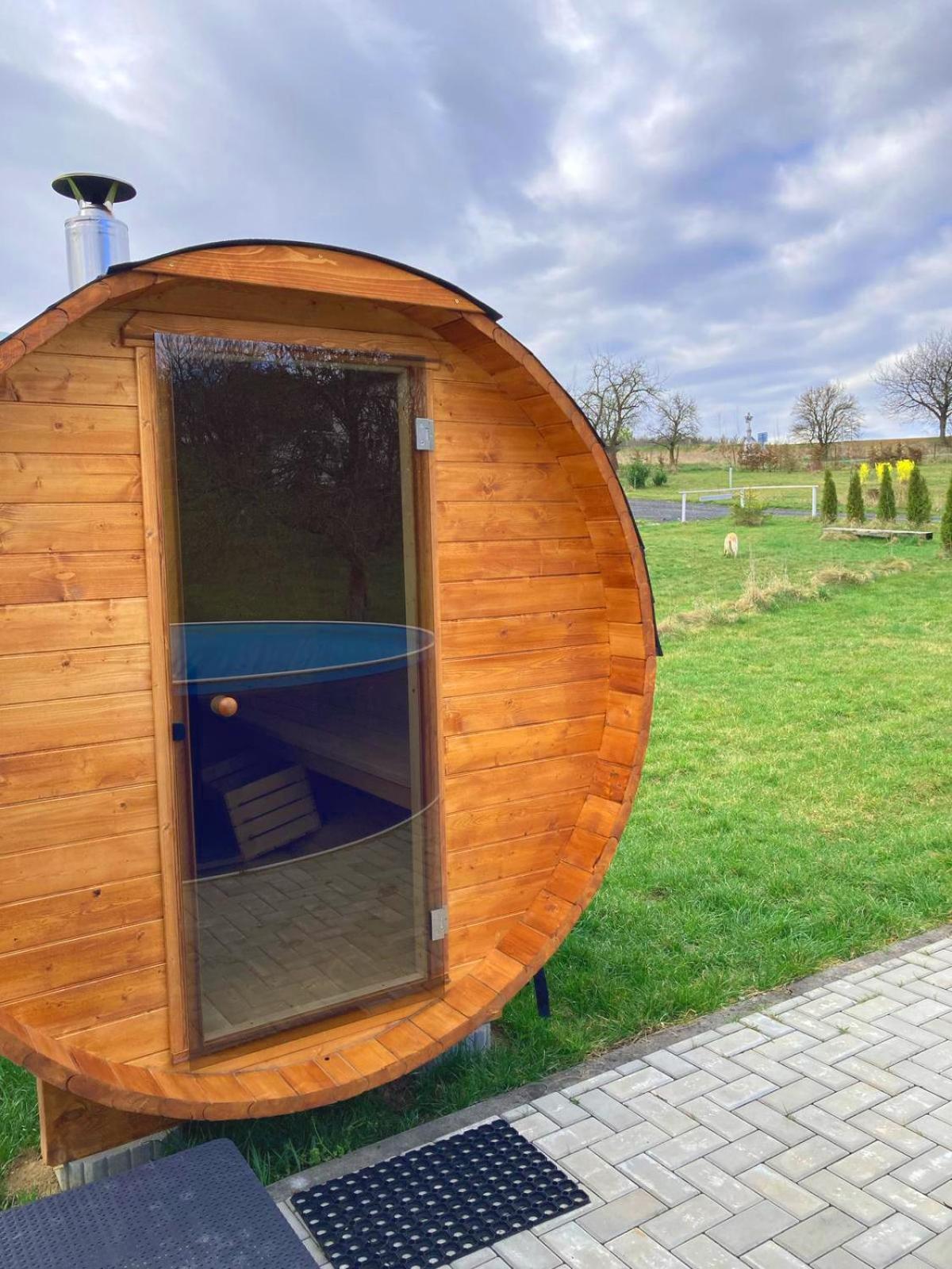 Ranch 66 - Moderni Tiny House Black Swallow Ve Stylu Route 66 Se Saunou A Bazenem Tršice Extérieur photo