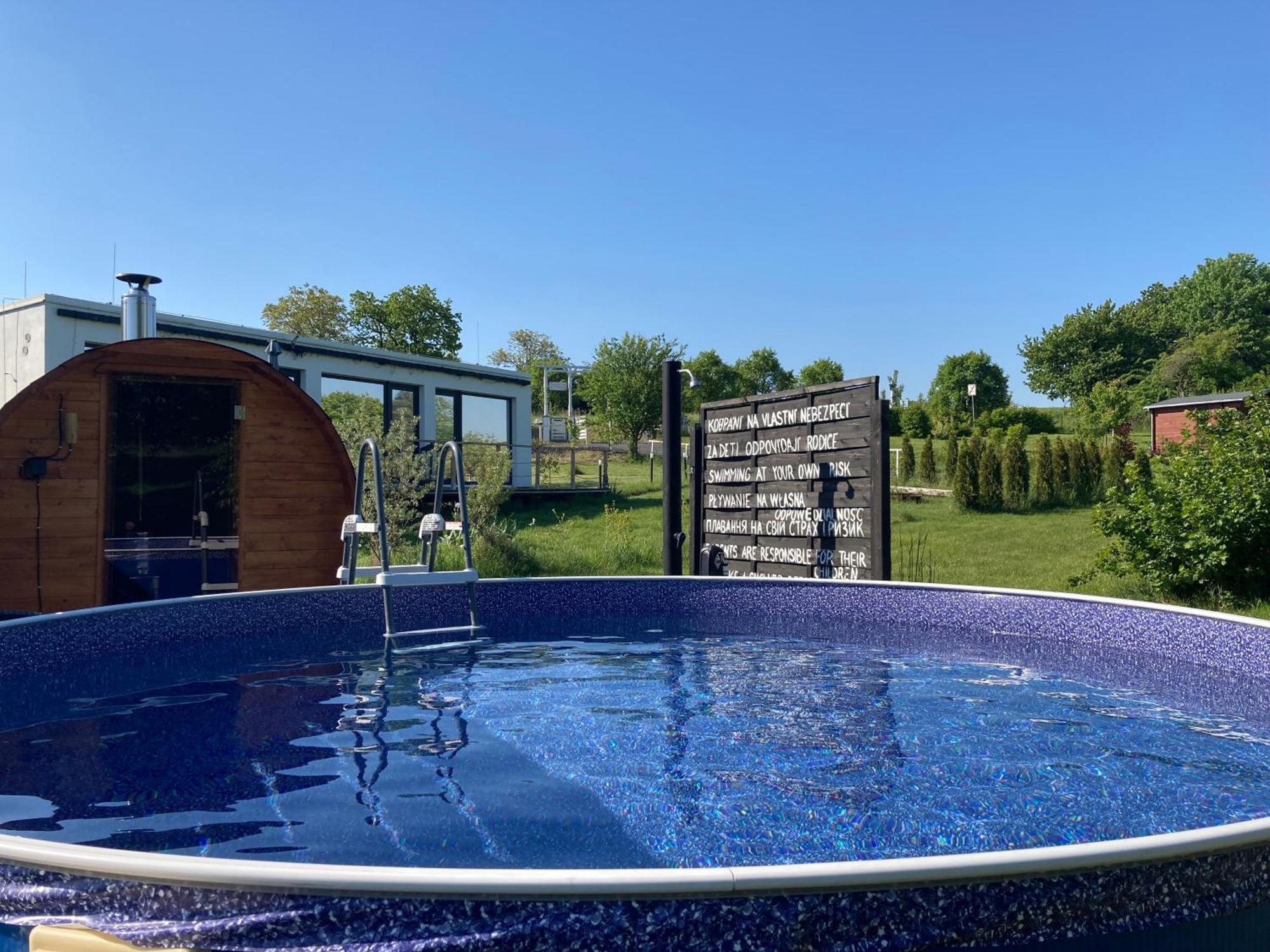 Ranch 66 - Moderni Tiny House Black Swallow Ve Stylu Route 66 Se Saunou A Bazenem Tršice Extérieur photo